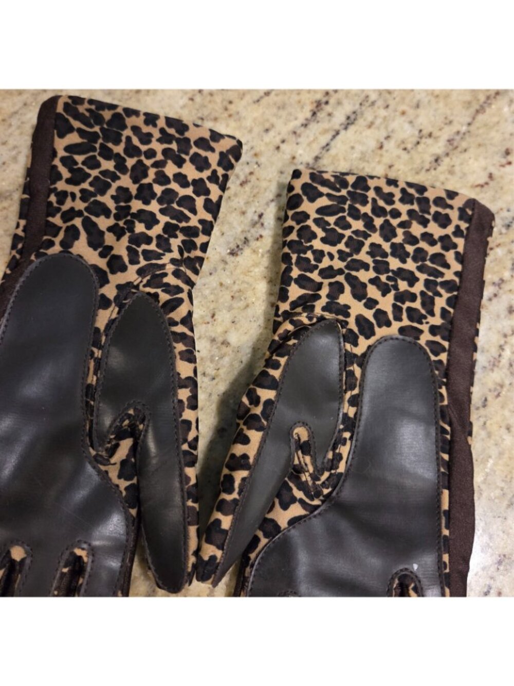 Isotoner Womens One Size Cheetah Leopard Animal Stretch Gloves Grip Palm - Picture 8 of 16